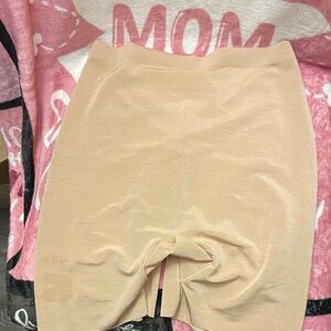 SKIMS Sheer Sculpt Low Back Cream Shapewear Shorts